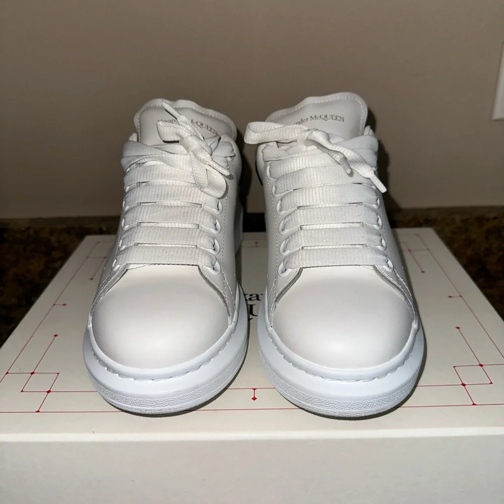 Alexander McQUEEN Women's Oversized Suede Heel Detail Sneakers - Picture 3 of 11